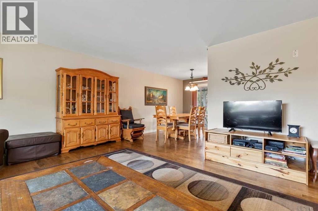 307 Cantrell Place Sw, Calgary, Alberta  T2W 2A3 - Photo 5 - A2233767