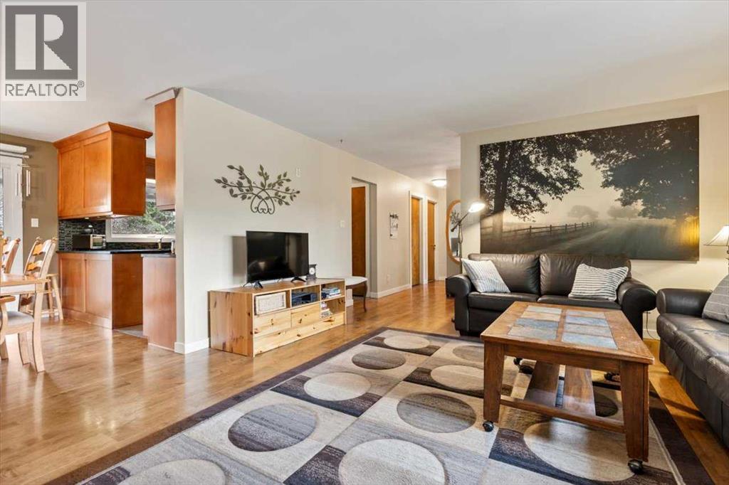 307 Cantrell Place Sw, Calgary, Alberta  T2W 2A3 - Photo 7 - A2233767