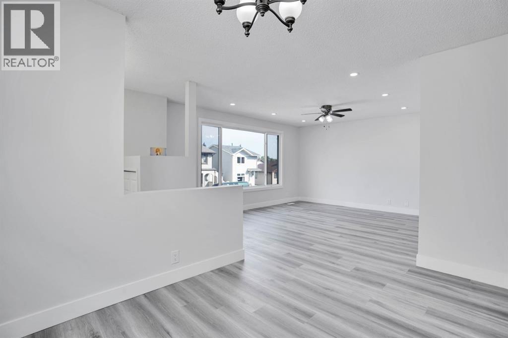 104 Castlegreen Close Ne, Calgary, Alberta  T3J 1Y6 - Photo 5 - A2252943