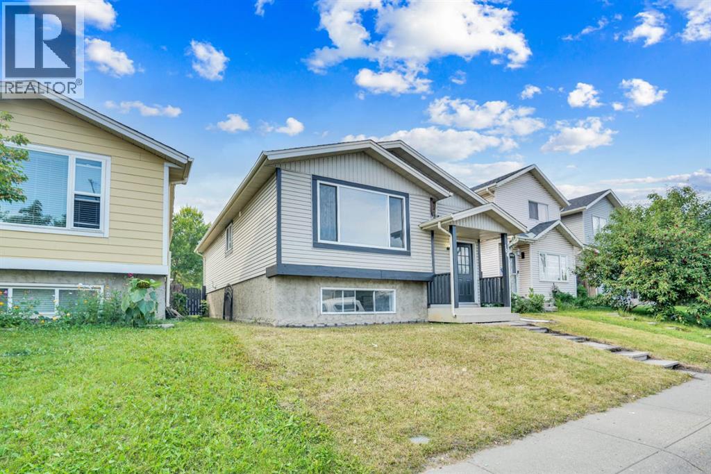 104 Castlegreen Close Ne, Calgary, Alberta  T3J 1Y6 - Photo 3 - A2252943