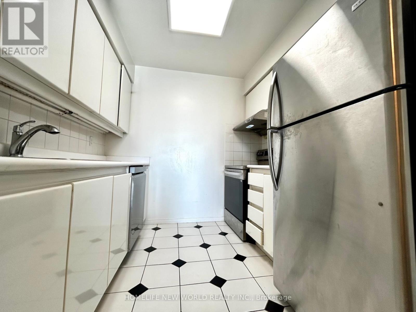 1608 - 18 Hillcrest Avenue, Toronto (Willowdale East), Ontario  M2N 6T5 - Photo 4 - C12302757