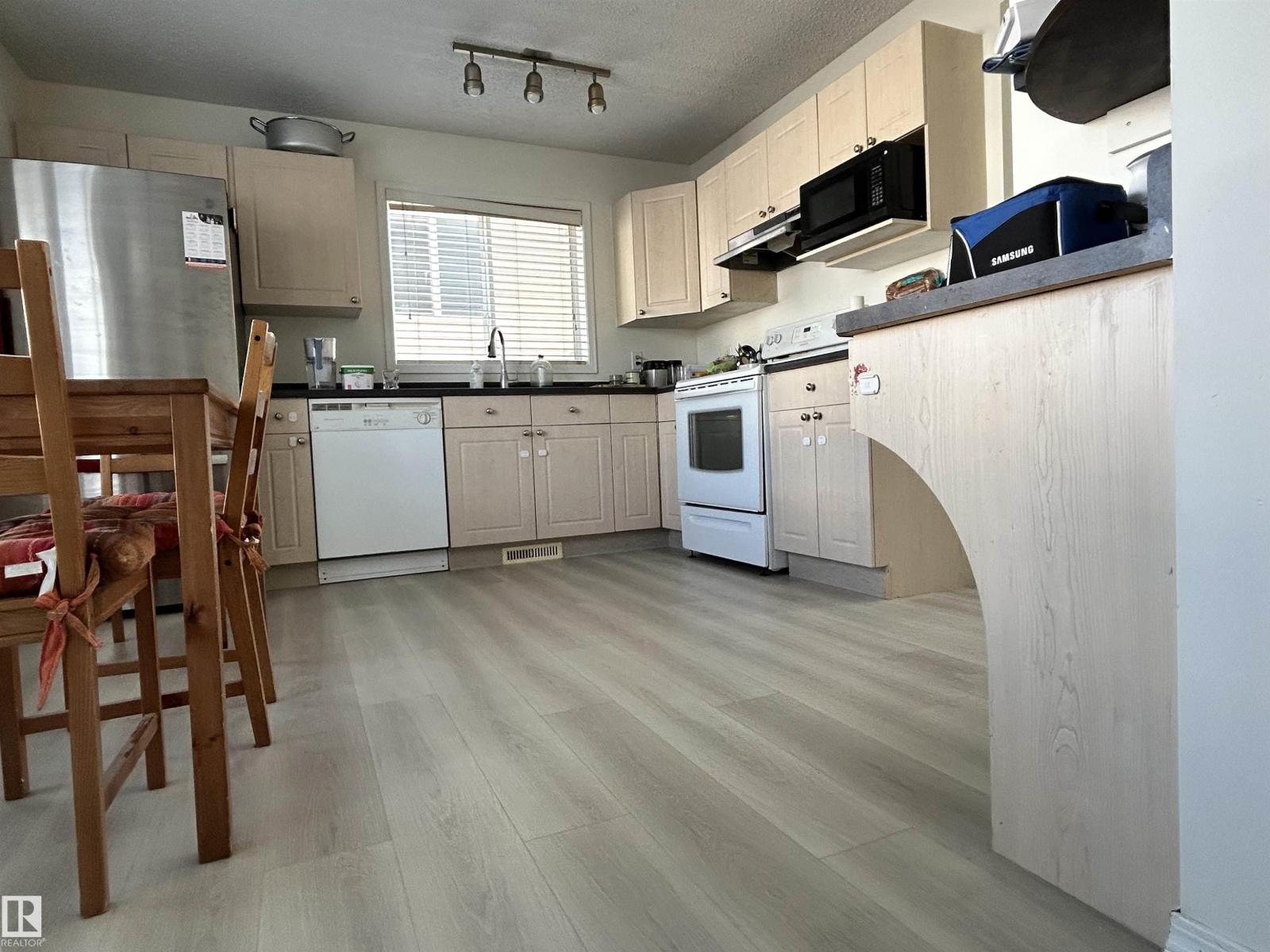 1914 37 Ave Nw, Edmonton, Alberta  T6T 1S7 - Photo 4 - E4460857