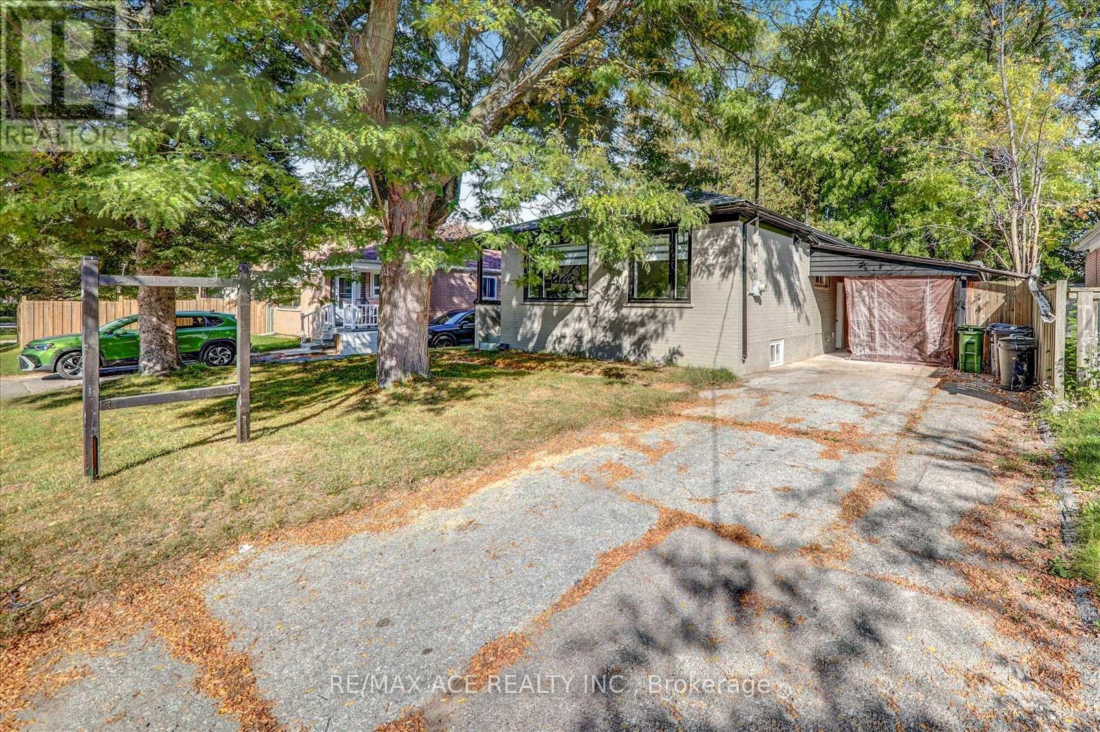 19 Blakemanor Boulevard, Toronto, Ontario  M1J 2W3 - Photo 2 - E12445009