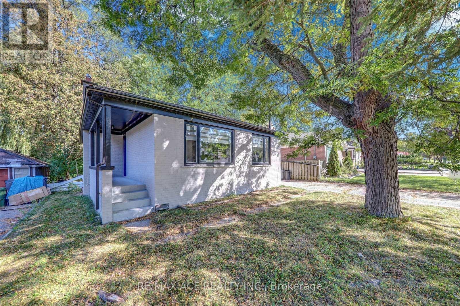 19 Blakemanor Boulevard, Toronto, Ontario  M1J 2W3 - Photo 4 - E12445009