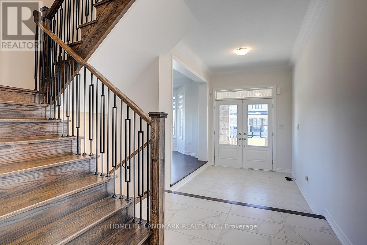56 Connell Drive, Georgina (Keswick North), Ontario  L4P 0J5 - Photo 12 - N12445003