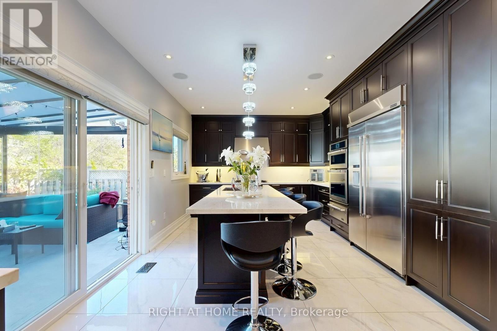 8 Springbrook Drive, Richmond Hill (Langstaff), Ontario  L4B 3R9 - Photo 12 - N12445018