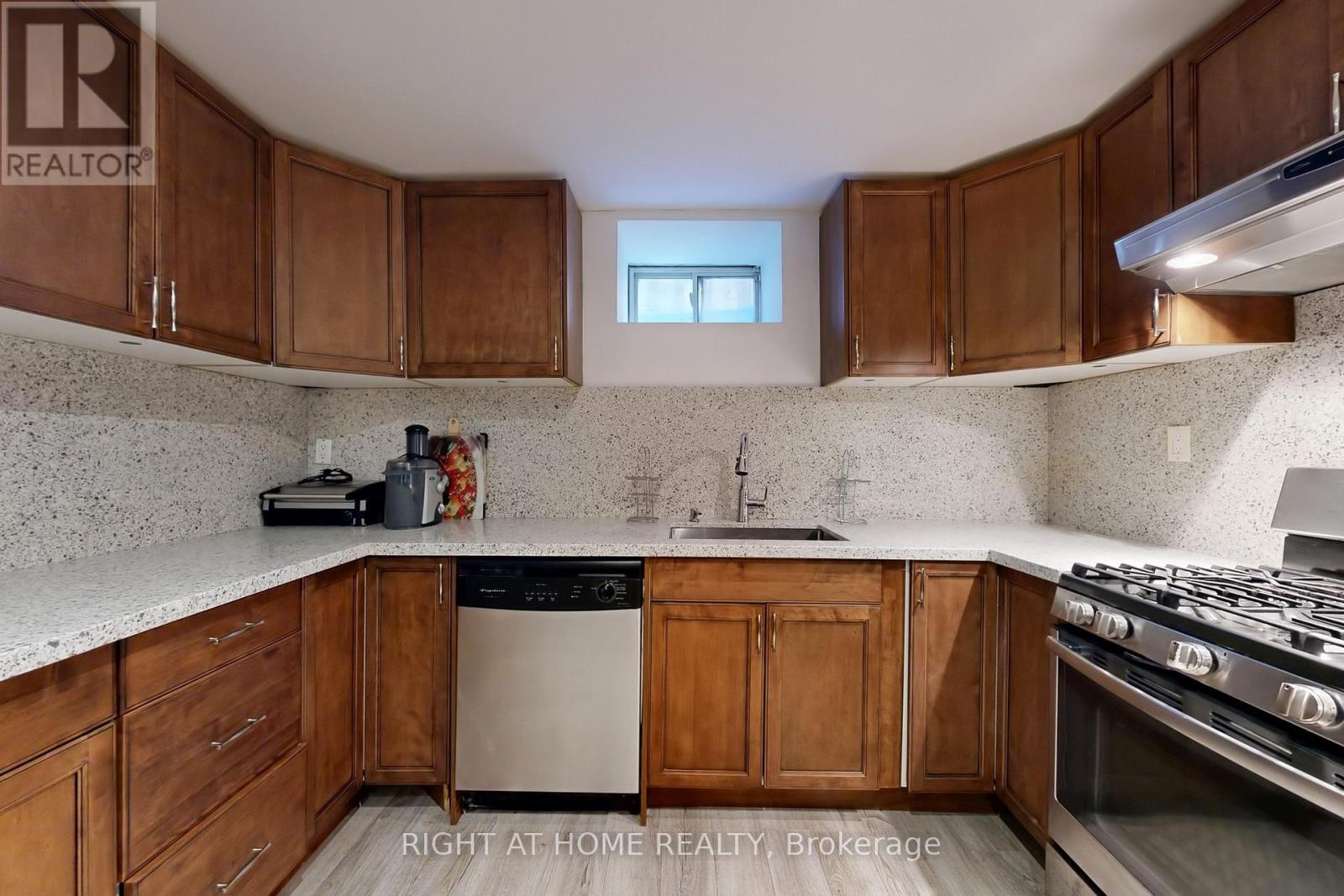 8 Springbrook Drive, Richmond Hill (Langstaff), Ontario  L4B 3R9 - Photo 35 - N12445018