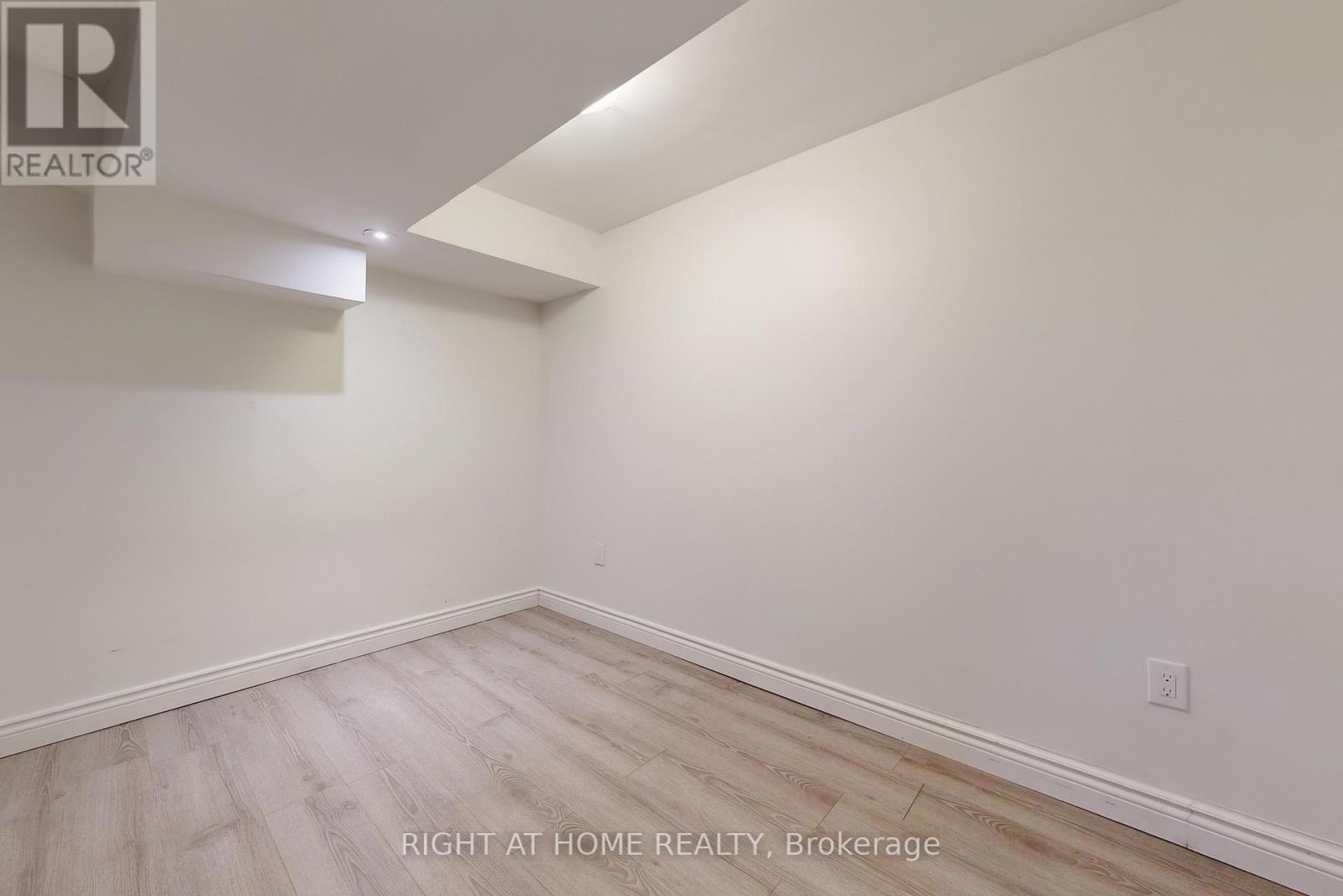8 Springbrook Drive, Richmond Hill (Langstaff), Ontario  L4B 3R9 - Photo 39 - N12445018