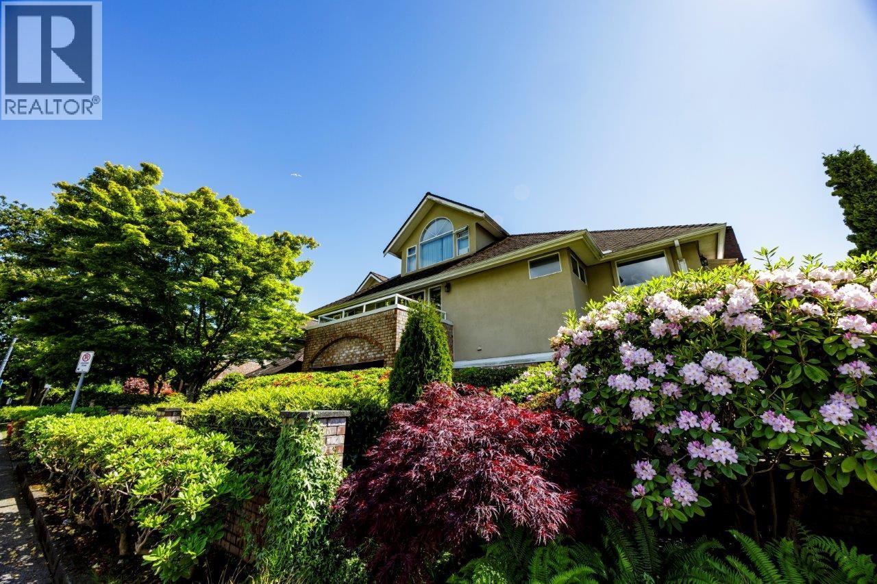 17 2150 MARINE DRIVE, West Vancouver, British Columbia