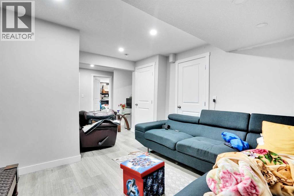 215 Savanna Parade Ne, Calgary, Alberta  T3J 0W1 - Photo 13 - A2255435