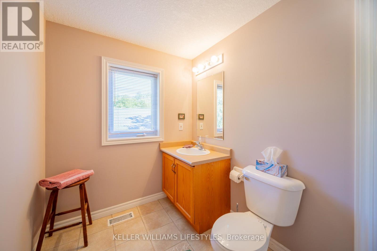 13 Ducharme Crescent, Bluewater (Bayfield), Ontario  N0M 1G0 - Photo 27 - X12445057