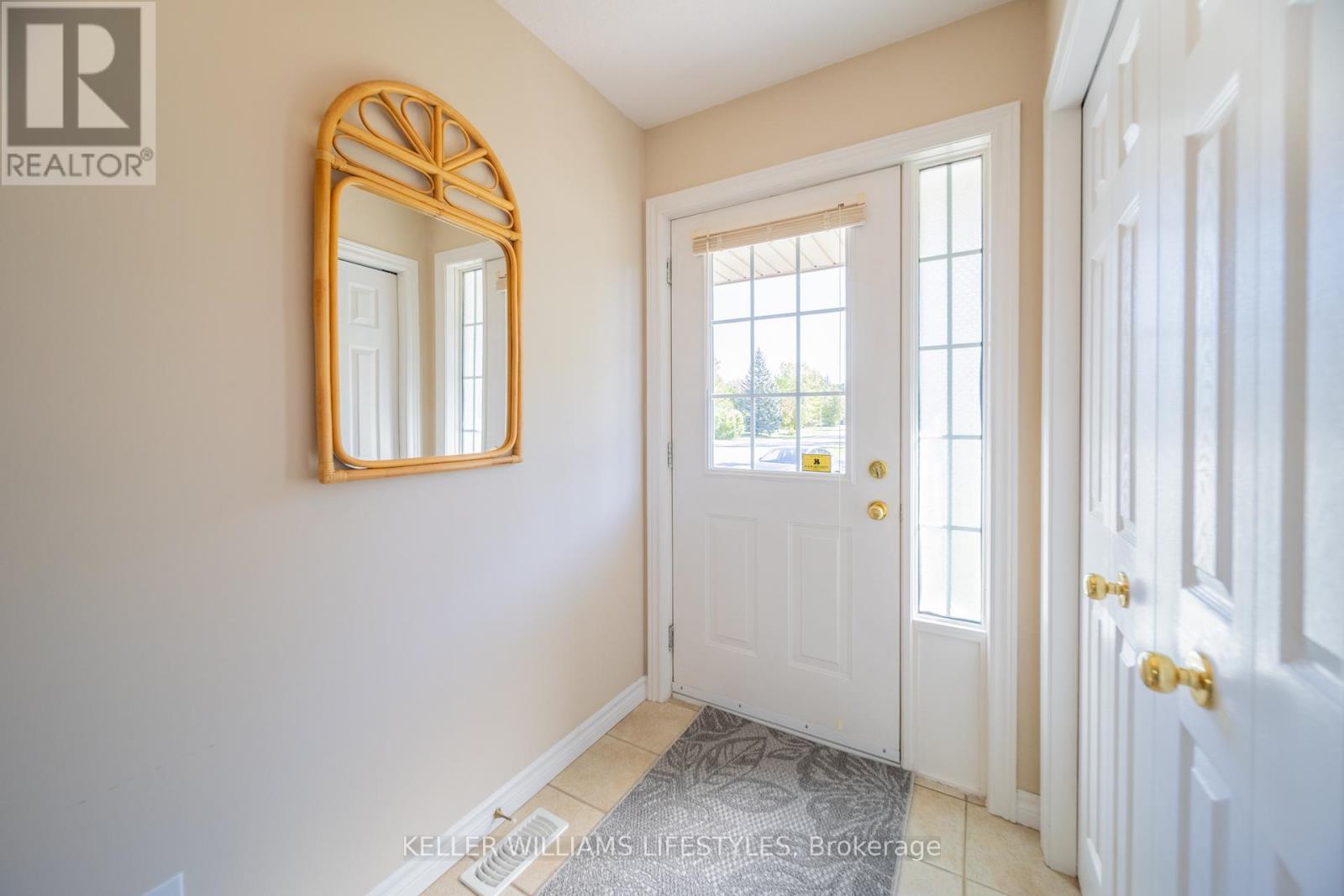 13 Ducharme Crescent, Bluewater (Bayfield), Ontario  N0M 1G0 - Photo 6 - X12445057