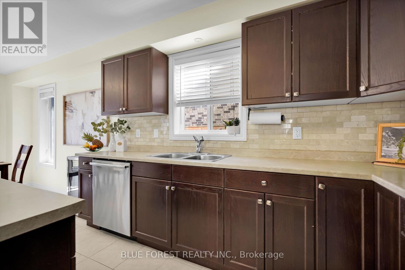 3303 Jinnies Way, London South (South W), Ontario  N6L 0B8 - Photo 15 - X12445072