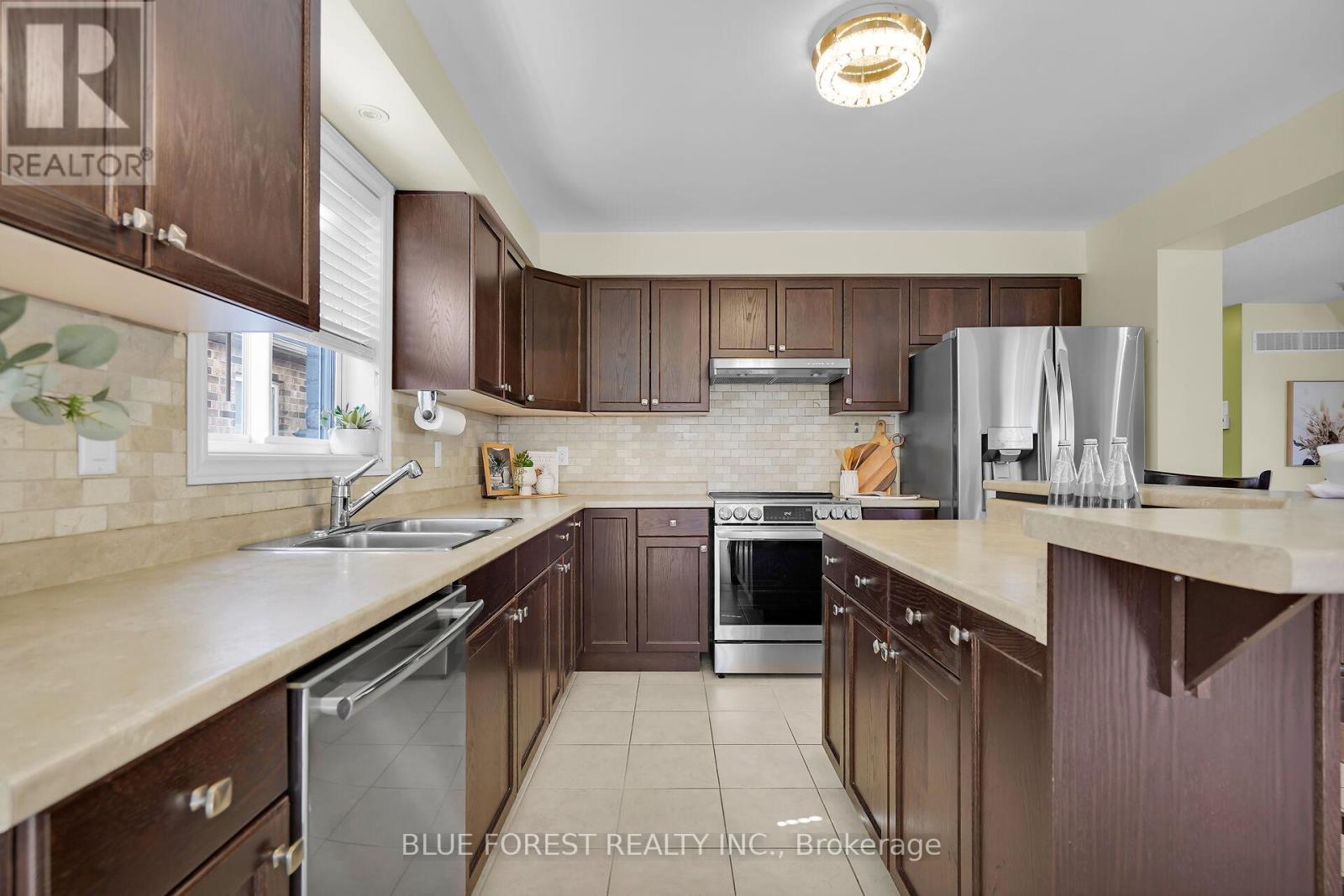 3303 Jinnies Way, London South (South W), Ontario  N6L 0B8 - Photo 16 - X12445072