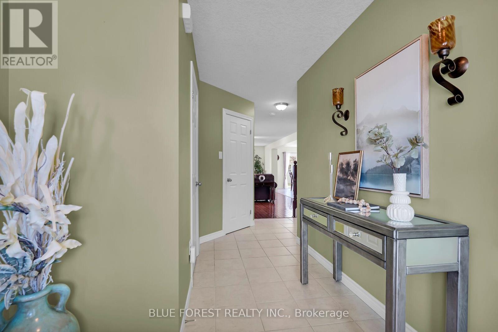 3303 Jinnies Way, London South (South W), Ontario  N6L 0B8 - Photo 7 - X12445072