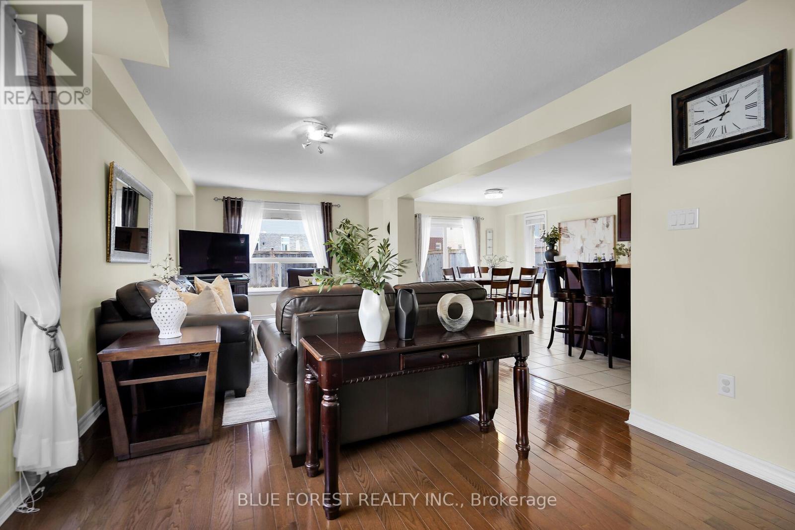 3303 Jinnies Way, London South (South W), Ontario  N6L 0B8 - Photo 8 - X12445072