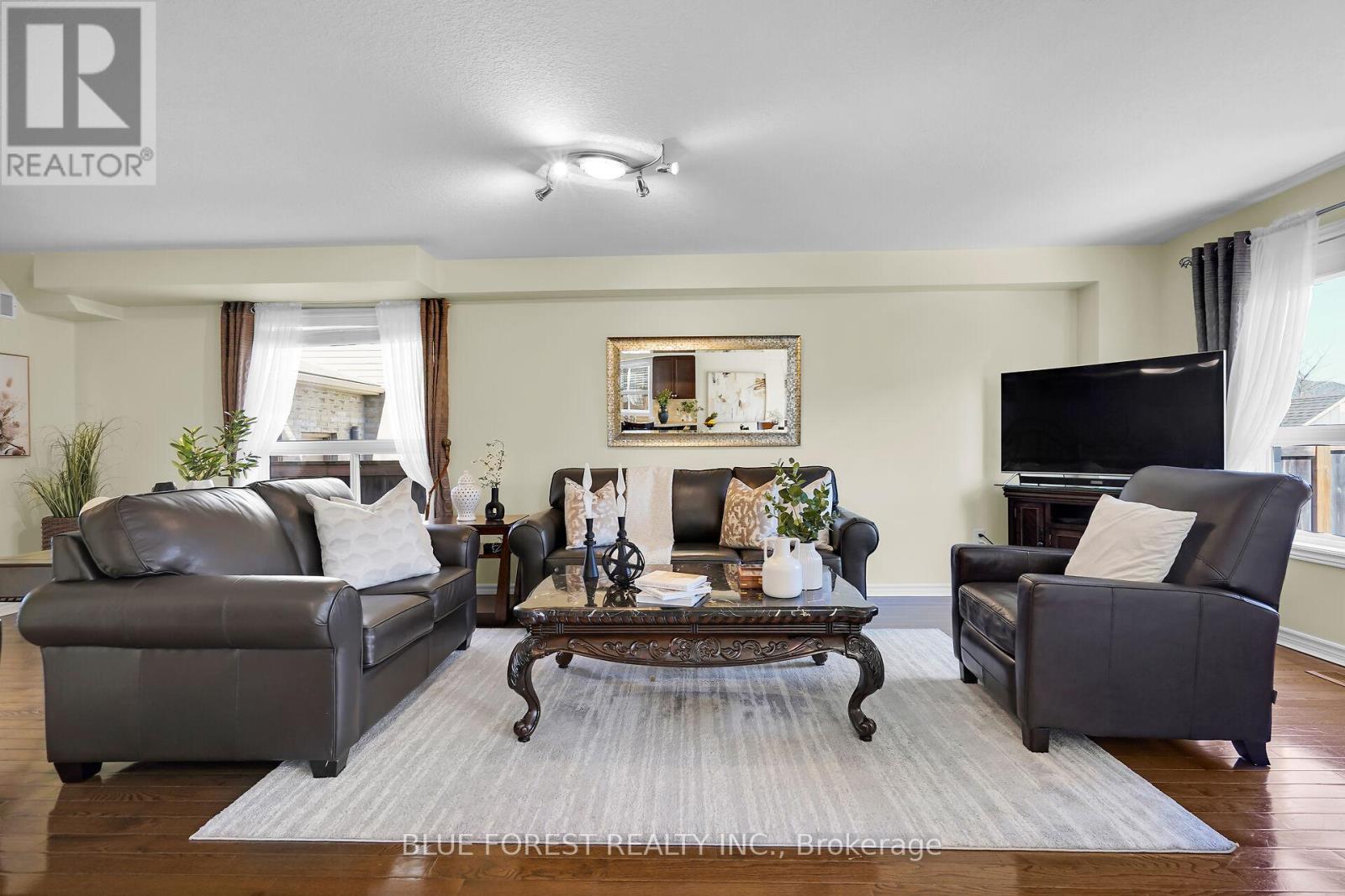 3303 Jinnies Way, London South (South W), Ontario  N6L 0B8 - Photo 9 - X12445072