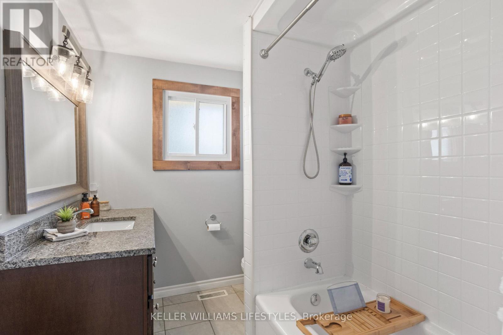 4723 Ausable Drive, North Middlesex, Ontario  N0M 1A0 - Photo 20 - X12445076