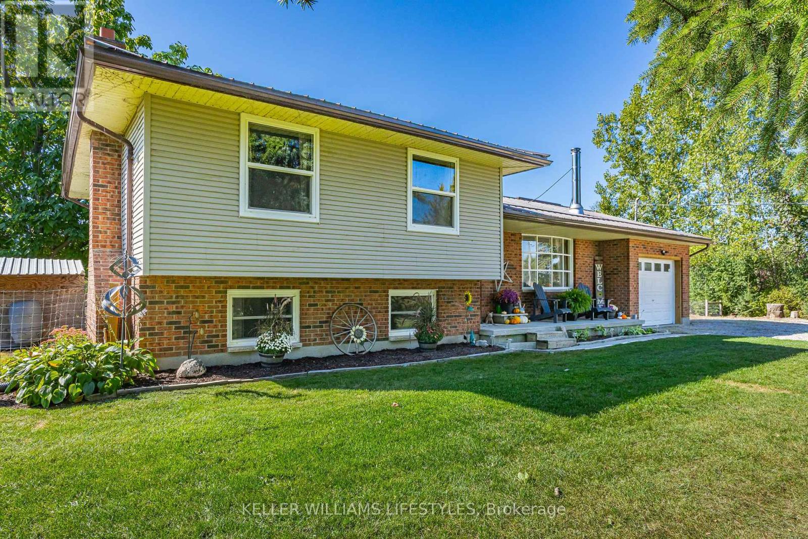 4723 Ausable Drive, North Middlesex, Ontario  N0M 1A0 - Photo 4 - X12445076