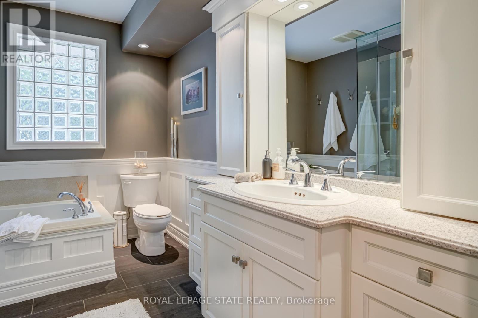 2047 Ardleigh Road, Oakville (Fd Ford), Ontario  L6J 1V6 - Photo 21 - W12444992