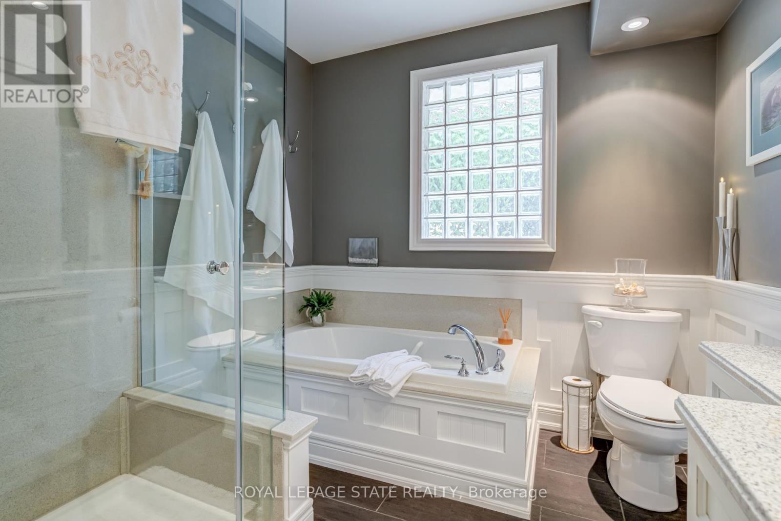 2047 Ardleigh Road, Oakville (Fd Ford), Ontario  L6J 1V6 - Photo 22 - W12444992