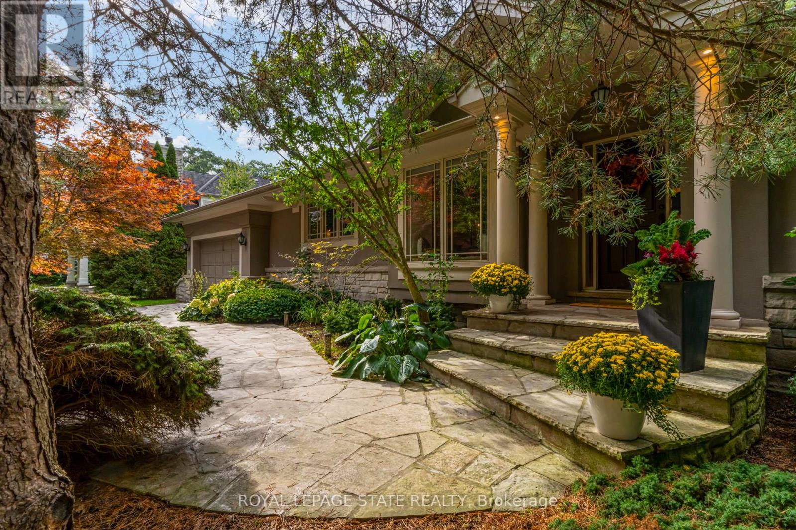 2047 Ardleigh Road, Oakville (Fd Ford), Ontario  L6J 1V6 - Photo 4 - W12444992