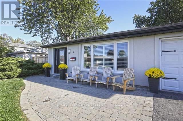 3 Erindale Crescent, Brampton, Ontario  L6W 1B4 - Photo 2 - W12444994