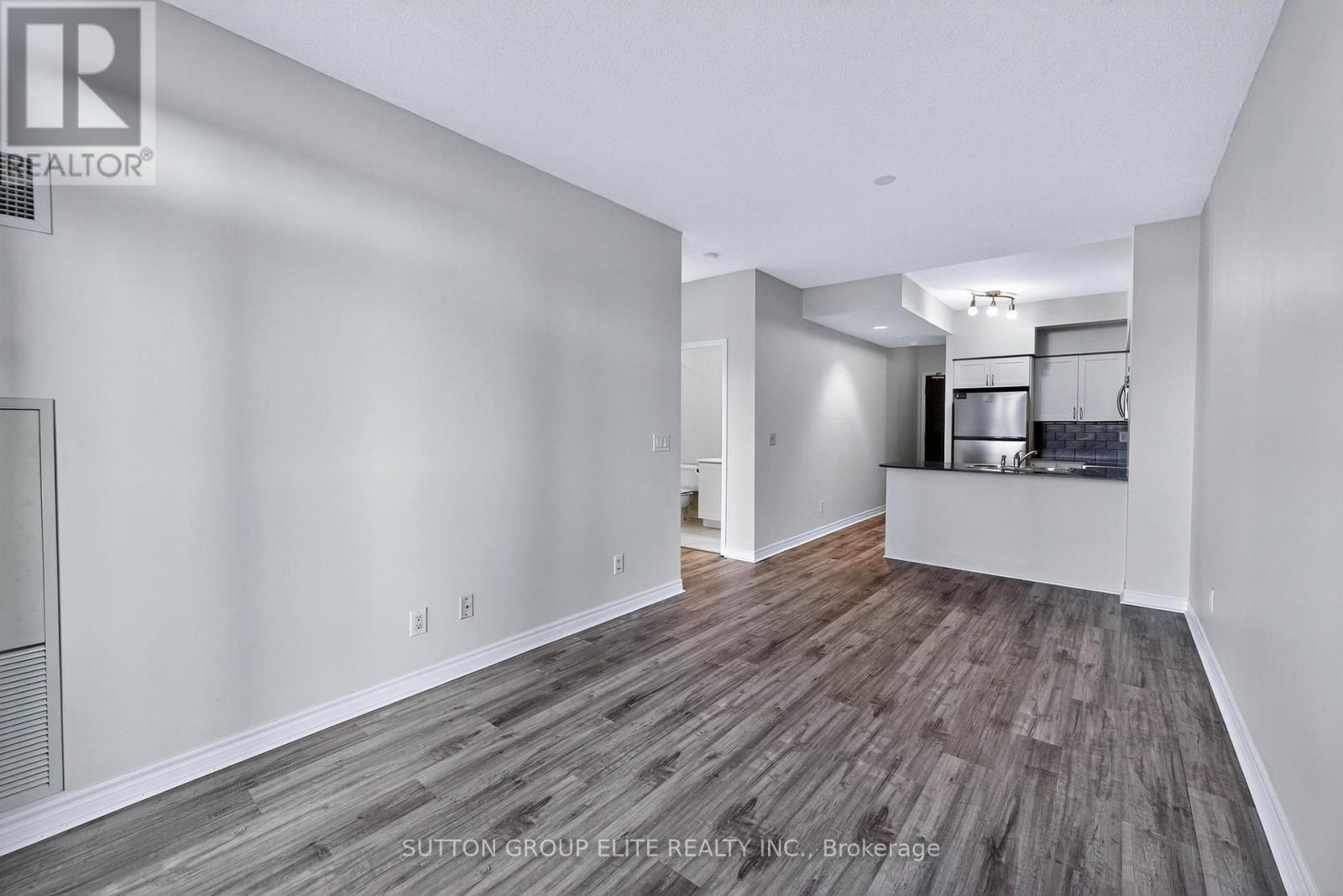 1407 - 388 Prince Of Wales Drive, Mississauga (City Centre), Ontario  L5B 0A1 - Photo 12 - W12445015