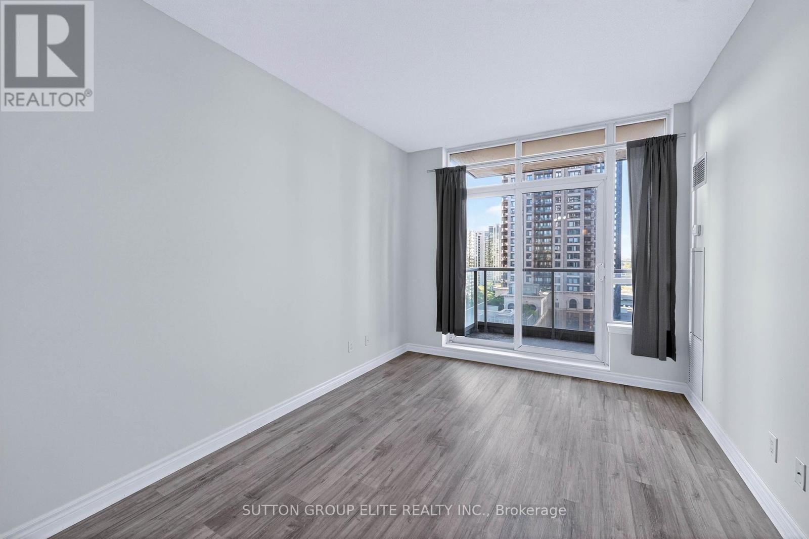 1407 - 388 Prince Of Wales Drive, Mississauga (City Centre), Ontario  L5B 0A1 - Photo 13 - W12445015