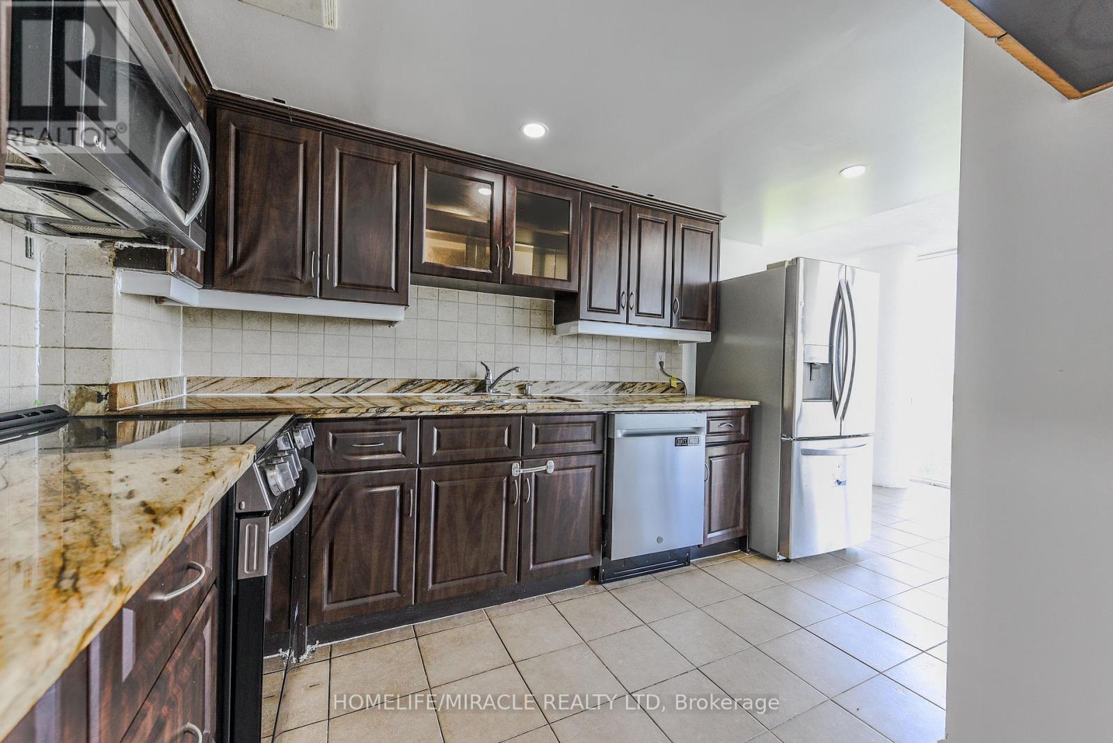 909 - 10 Markbrook Lane, Toronto, Ontario  M9V 5E3 - Photo 12 - W12445020