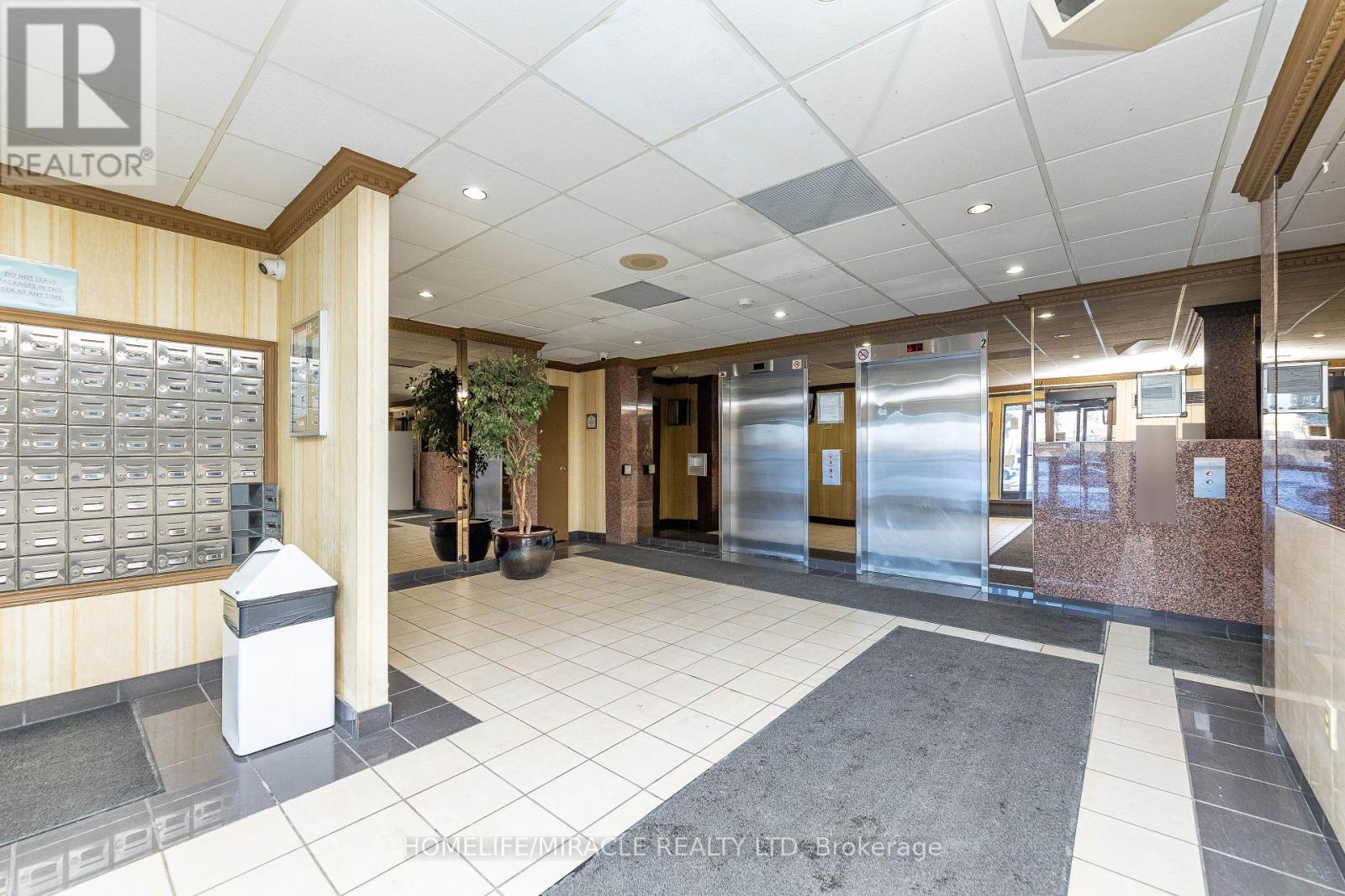 909 - 10 Markbrook Lane, Toronto, Ontario  M9V 5E3 - Photo 2 - W12445020
