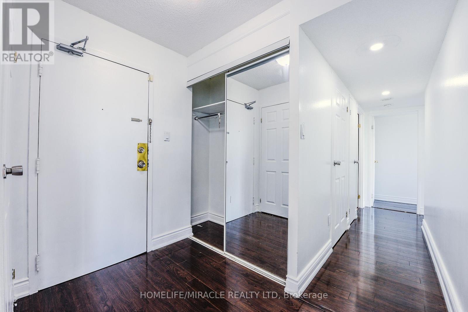 909 - 10 Markbrook Lane, Toronto, Ontario  M9V 5E3 - Photo 4 - W12445020