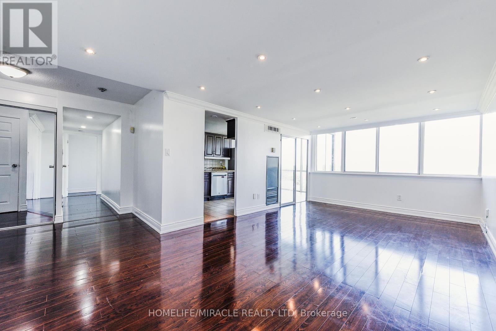 909 - 10 Markbrook Lane, Toronto, Ontario  M9V 5E3 - Photo 7 - W12445020