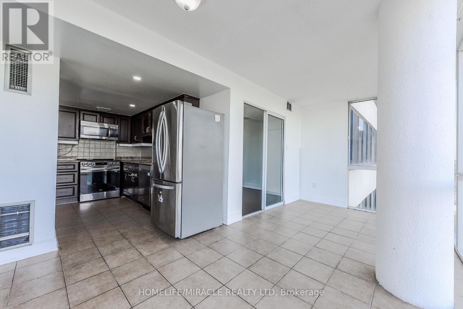 909 - 10 Markbrook Lane, Toronto, Ontario  M9V 5E3 - Photo 8 - W12445020