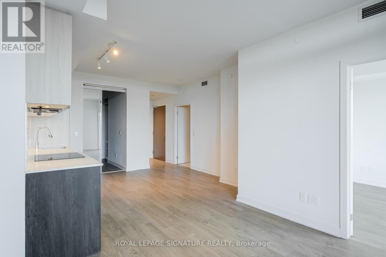 2217 - 1926 Lake Shore Boulevard W, Toronto (High Park-Swansea), Ontario  M6S 1A1 - Photo 6 - W12445028
