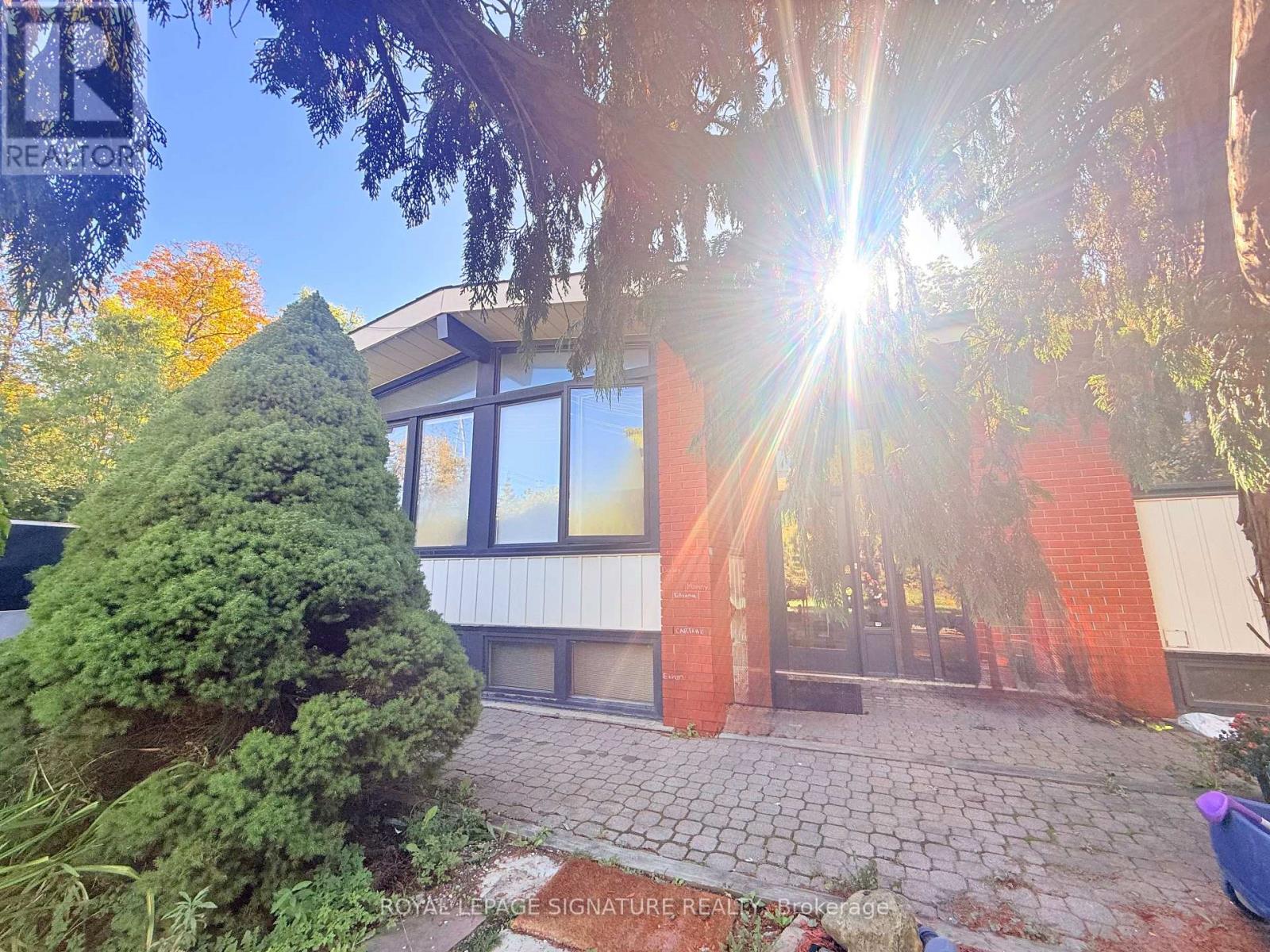 (MAIN) - 14 BURNHAMTHORPE ROAD W, Oakville, Ontario