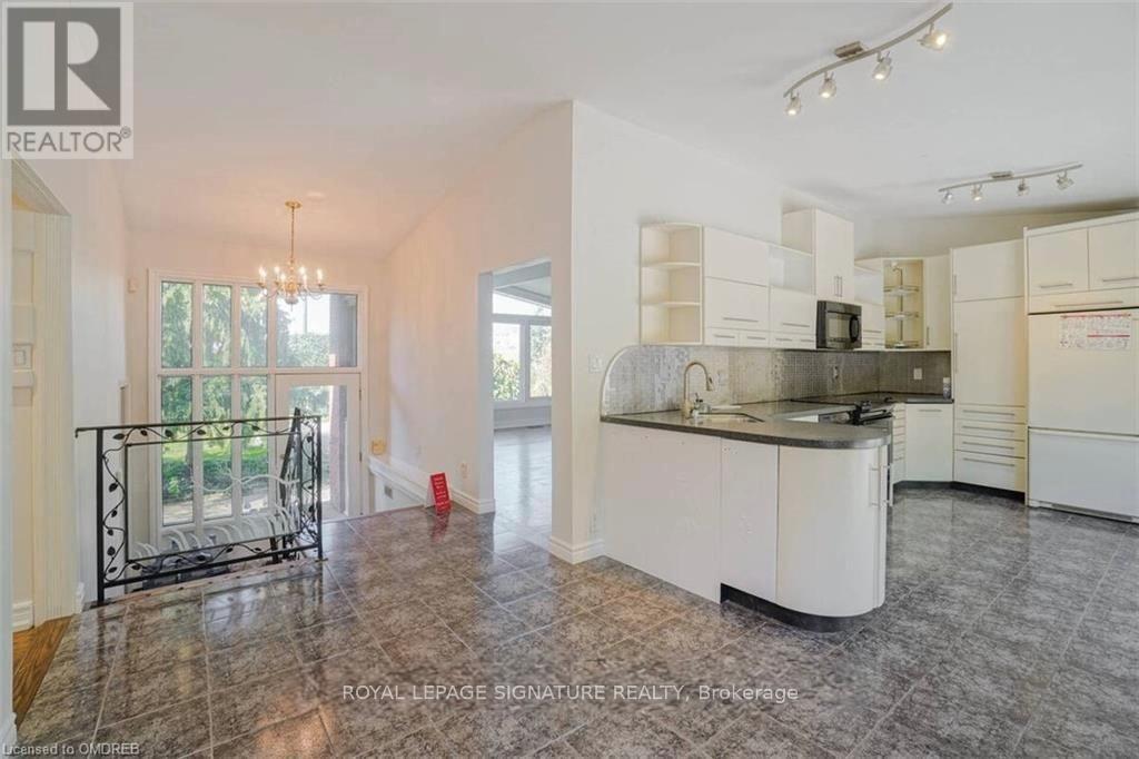 (Main) - 14 Burnhamthorpe Road W, Oakville, Ontario  L6M 4K4 - Photo 17 - W12445045
