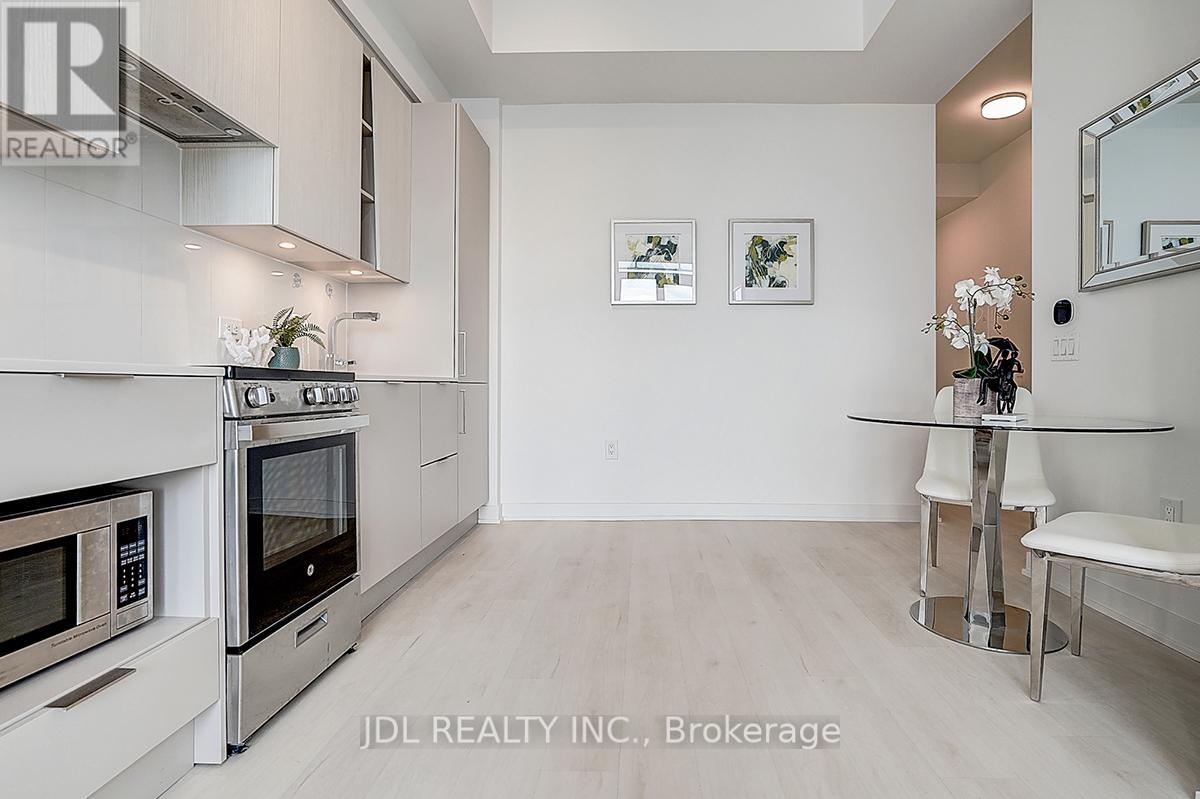 3613 - 3900 Confederation Parkway, Mississauga, Ontario  L5B 0M3 - Photo 19 - W12445049