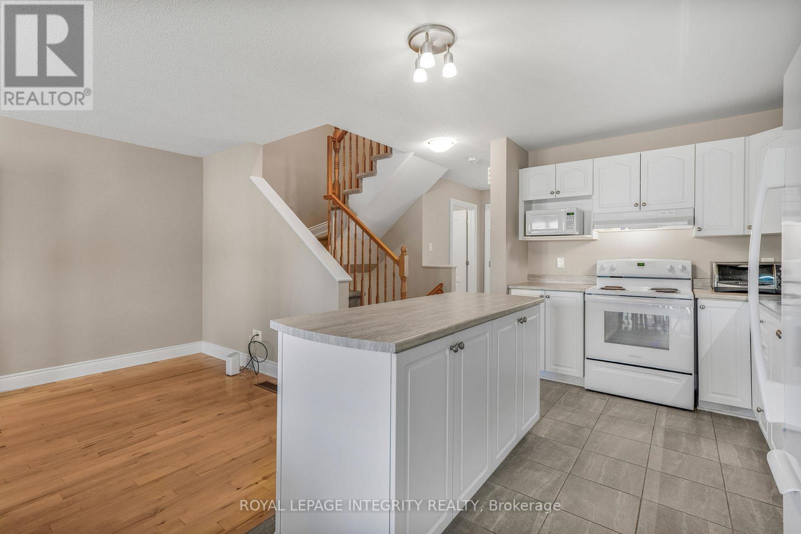 1132 Docteur Corbeil Boulevard, Clarence-Rockland, Ontario  K4K 1P6 - Photo 8 - X12445053