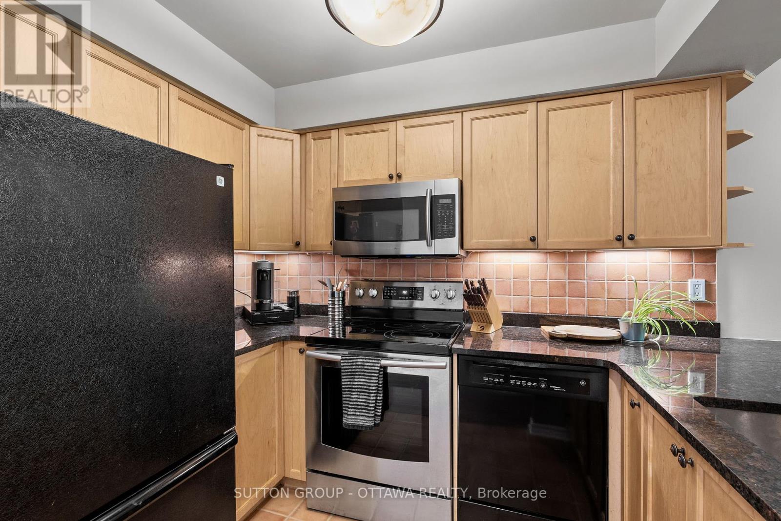 25 Crispin Private, Ottawa, Ontario  K1K 2T7 - Photo 10 - X12445080