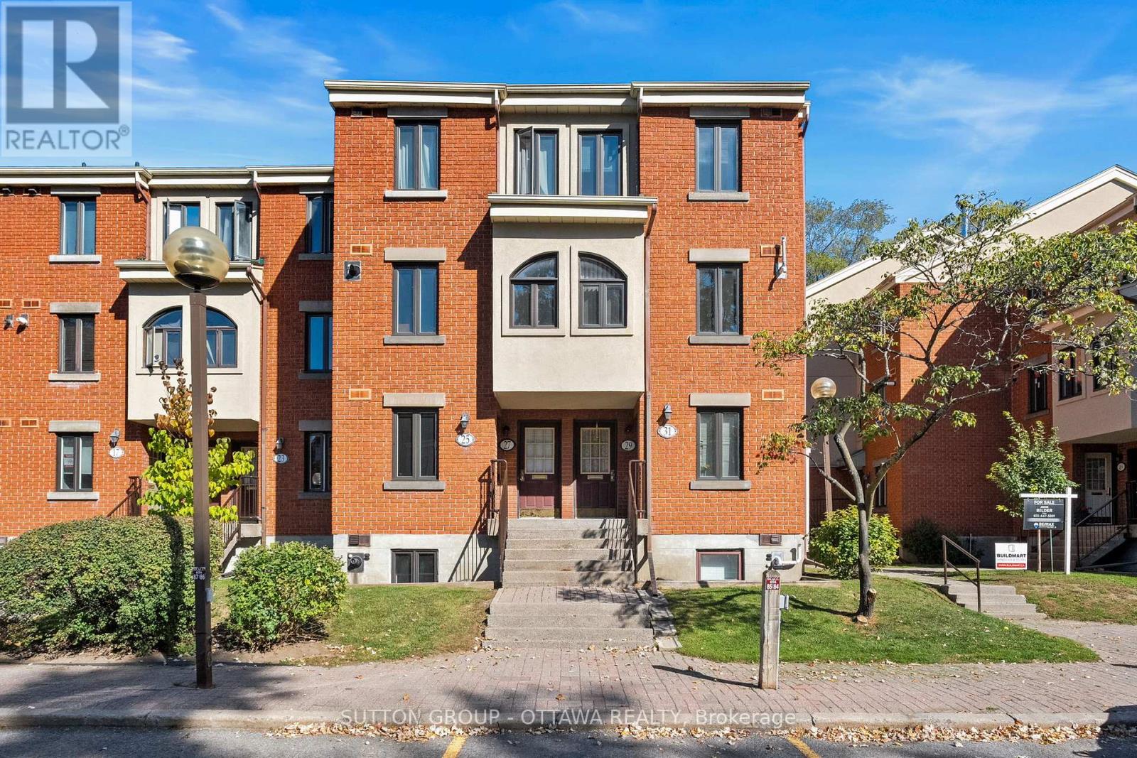 25 Crispin Private, Ottawa, Ontario  K1K 2T7 - Photo 2 - X12445080