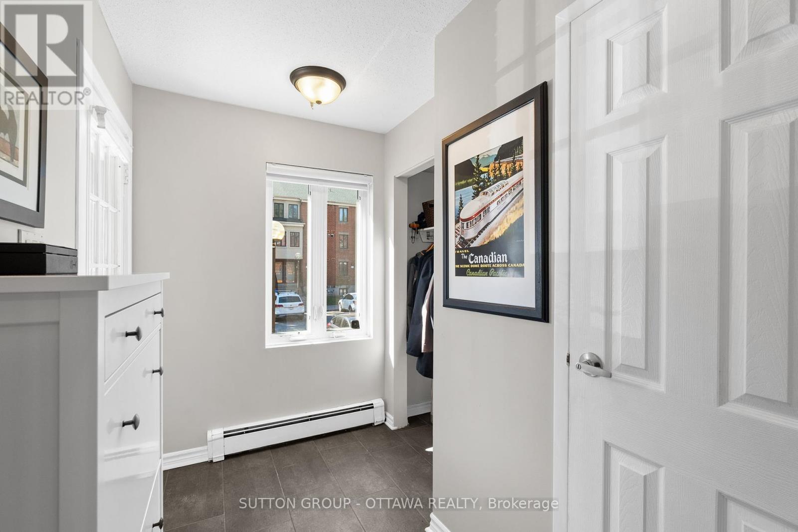 25 Crispin Private, Ottawa, Ontario  K1K 2T7 - Photo 6 - X12445080
