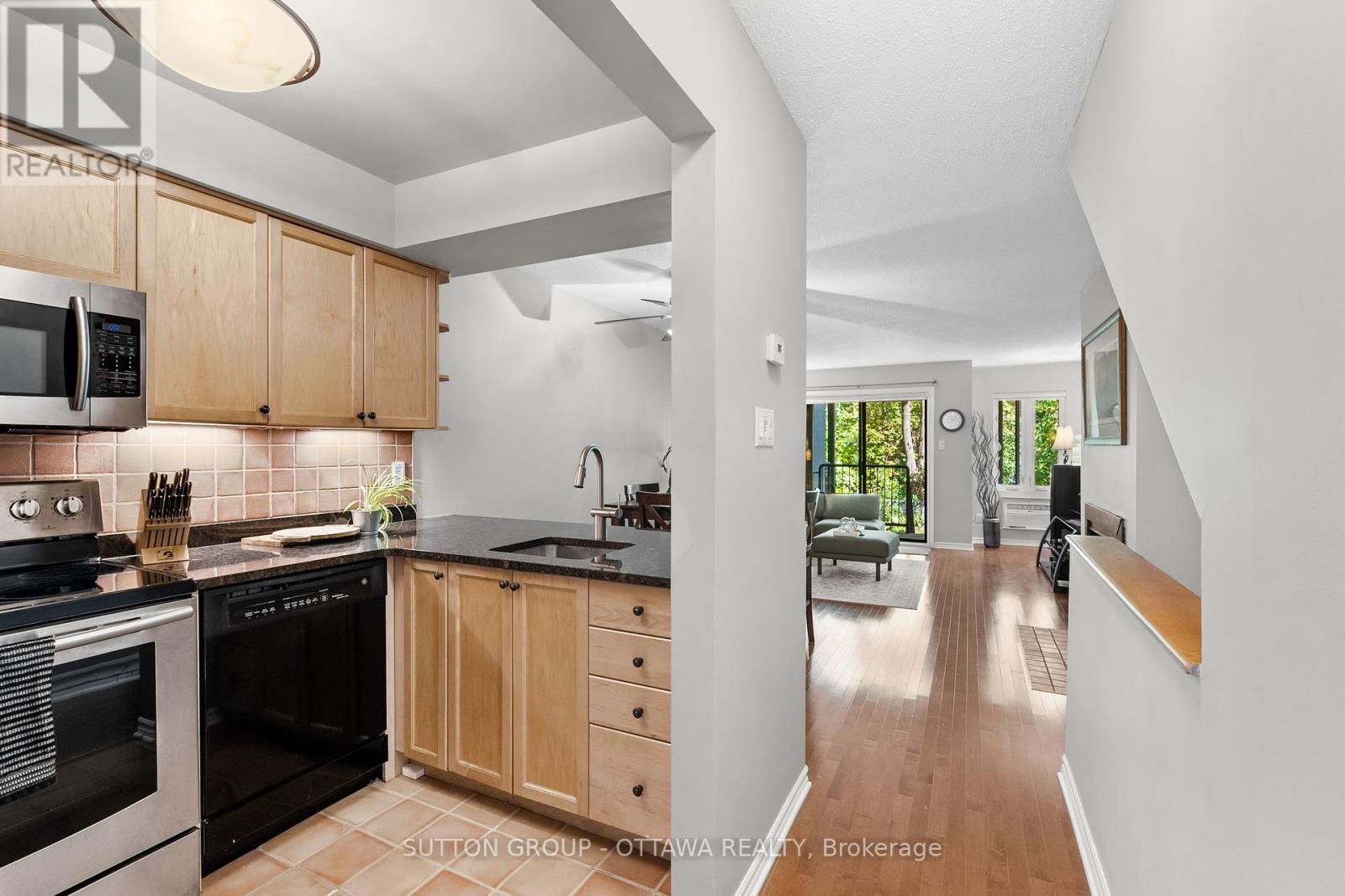 25 Crispin Private, Ottawa, Ontario  K1K 2T7 - Photo 8 - X12445080