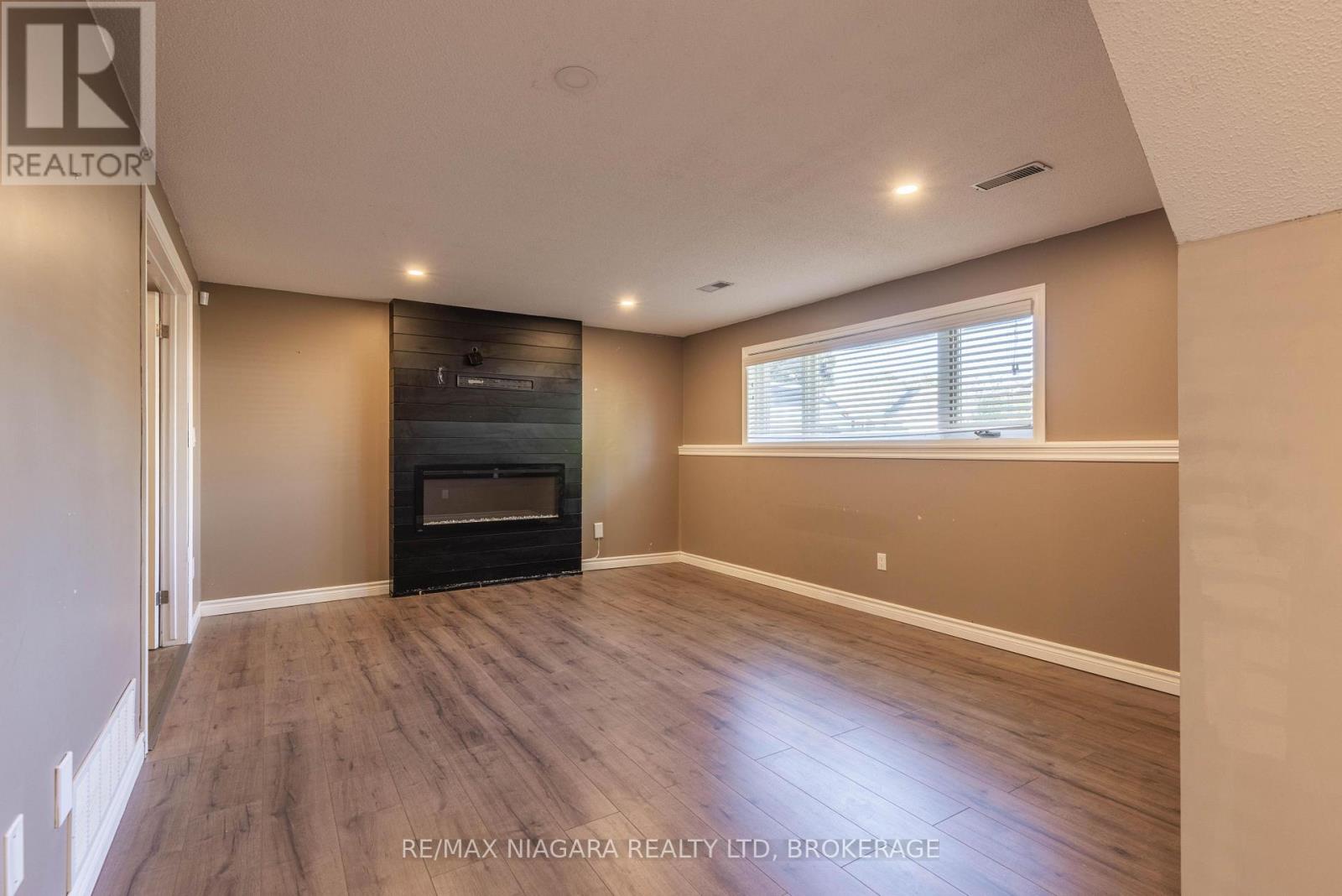 44 Maple Leaf Avenue S, Fort Erie, Ontario  L0S 1N0 - Photo 16 - X12445063