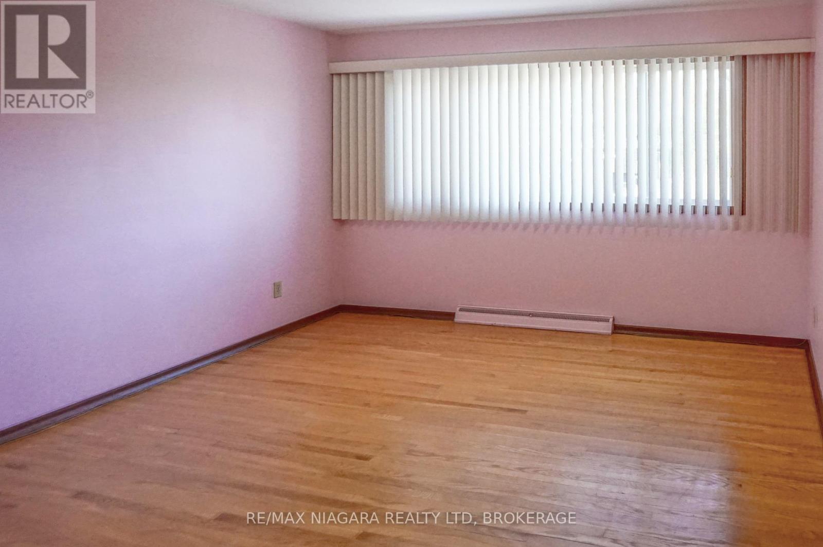 8824 Champlain Drive, Niagara Falls, Ontario  L2G 6Y6 - Photo 18 - X12445068