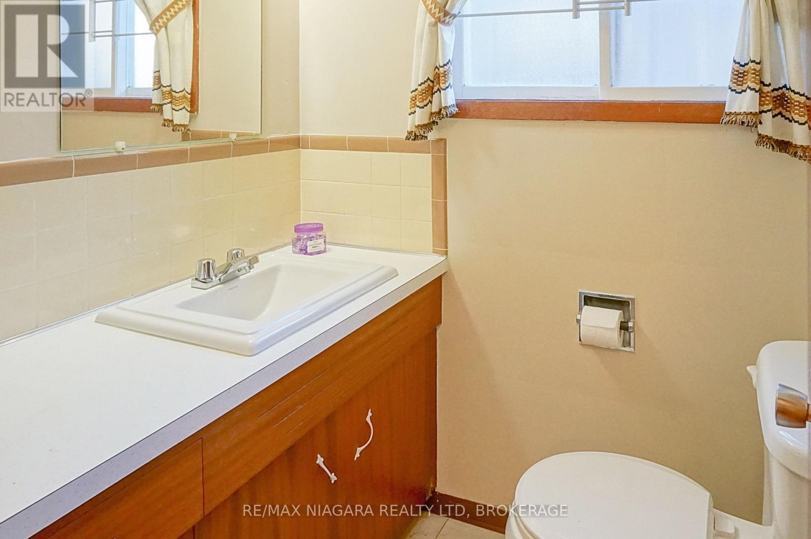 8824 Champlain Drive, Niagara Falls, Ontario  L2G 6Y6 - Photo 21 - X12445068