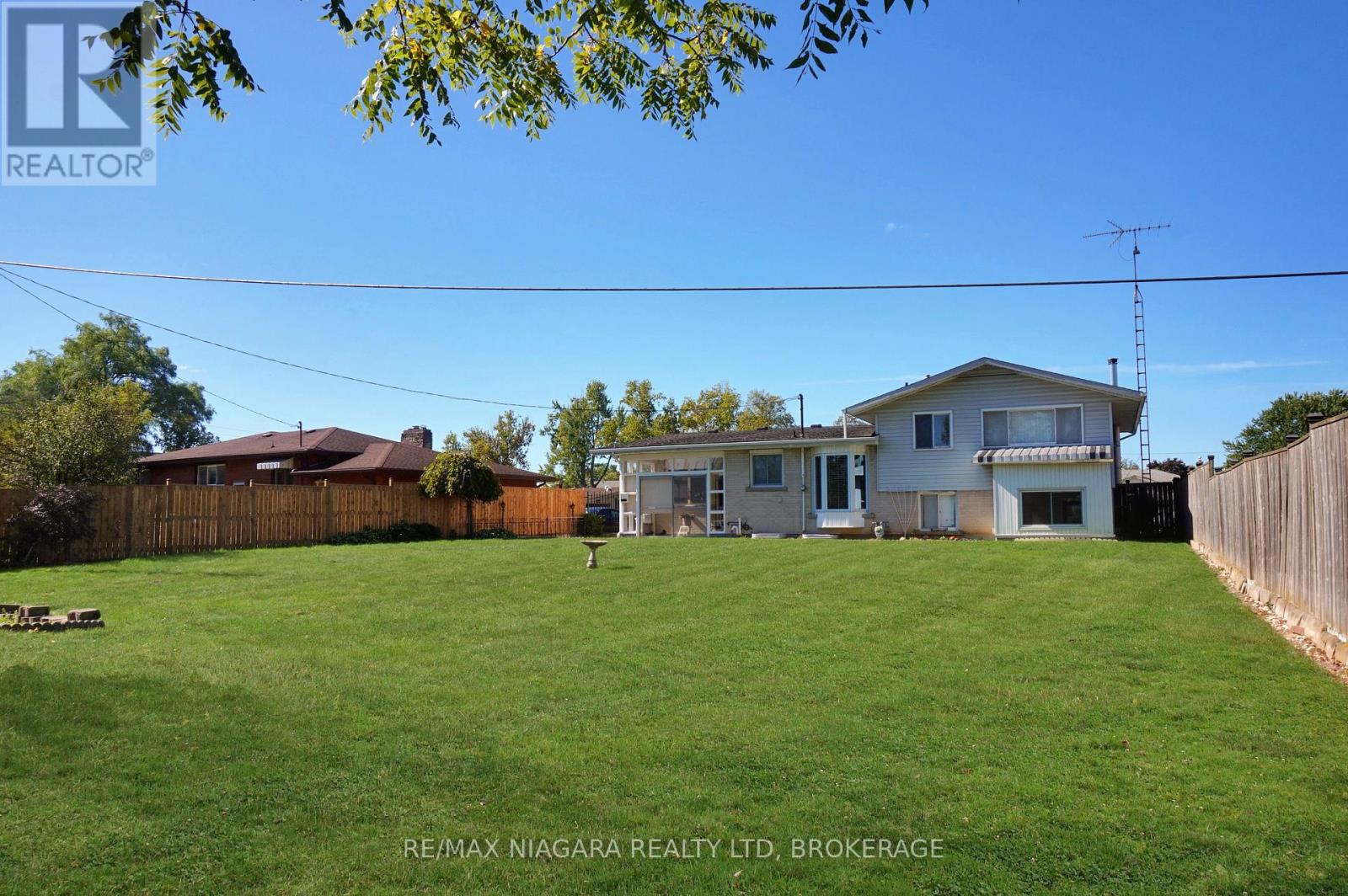 8824 Champlain Drive, Niagara Falls, Ontario  L2G 6Y6 - Photo 6 - X12445068