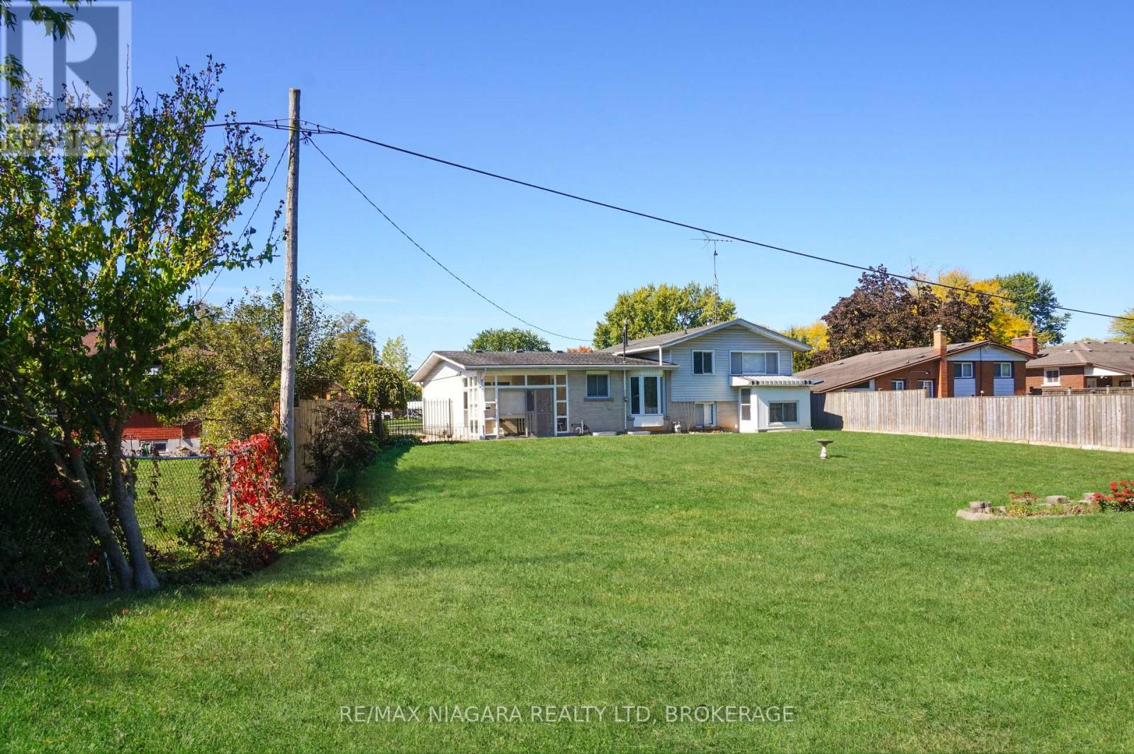 8824 Champlain Drive, Niagara Falls, Ontario  L2G 6Y6 - Photo 7 - X12445068