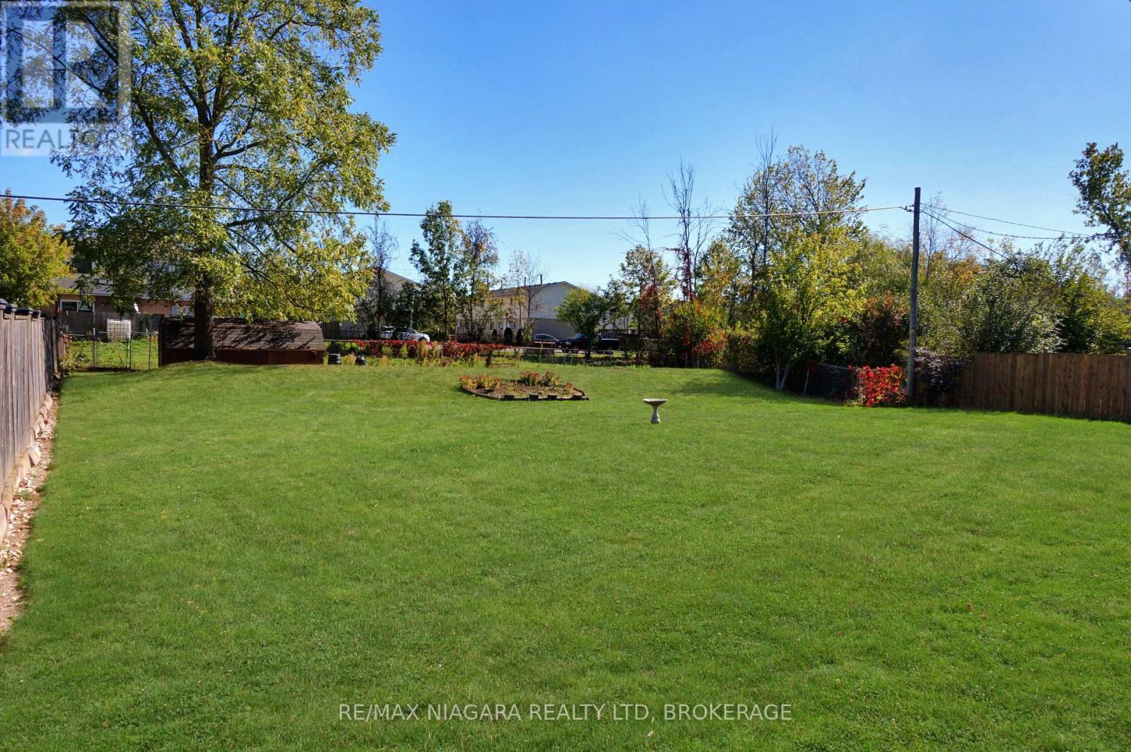 8824 Champlain Drive, Niagara Falls, Ontario  L2G 6Y6 - Photo 8 - X12445068
