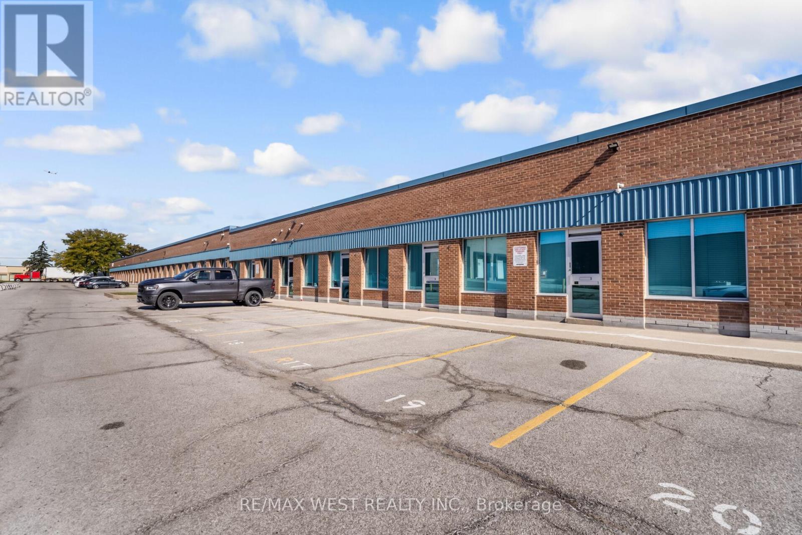 19 - 1662 Bonhill Road, Mississauga, Ontario  L5T 1E1 - Photo 2 - W12369714